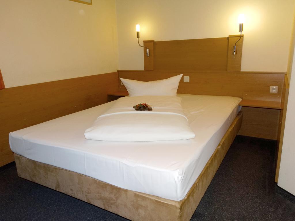 Hotel Sonne - Haus 2 Idstein Ruang foto