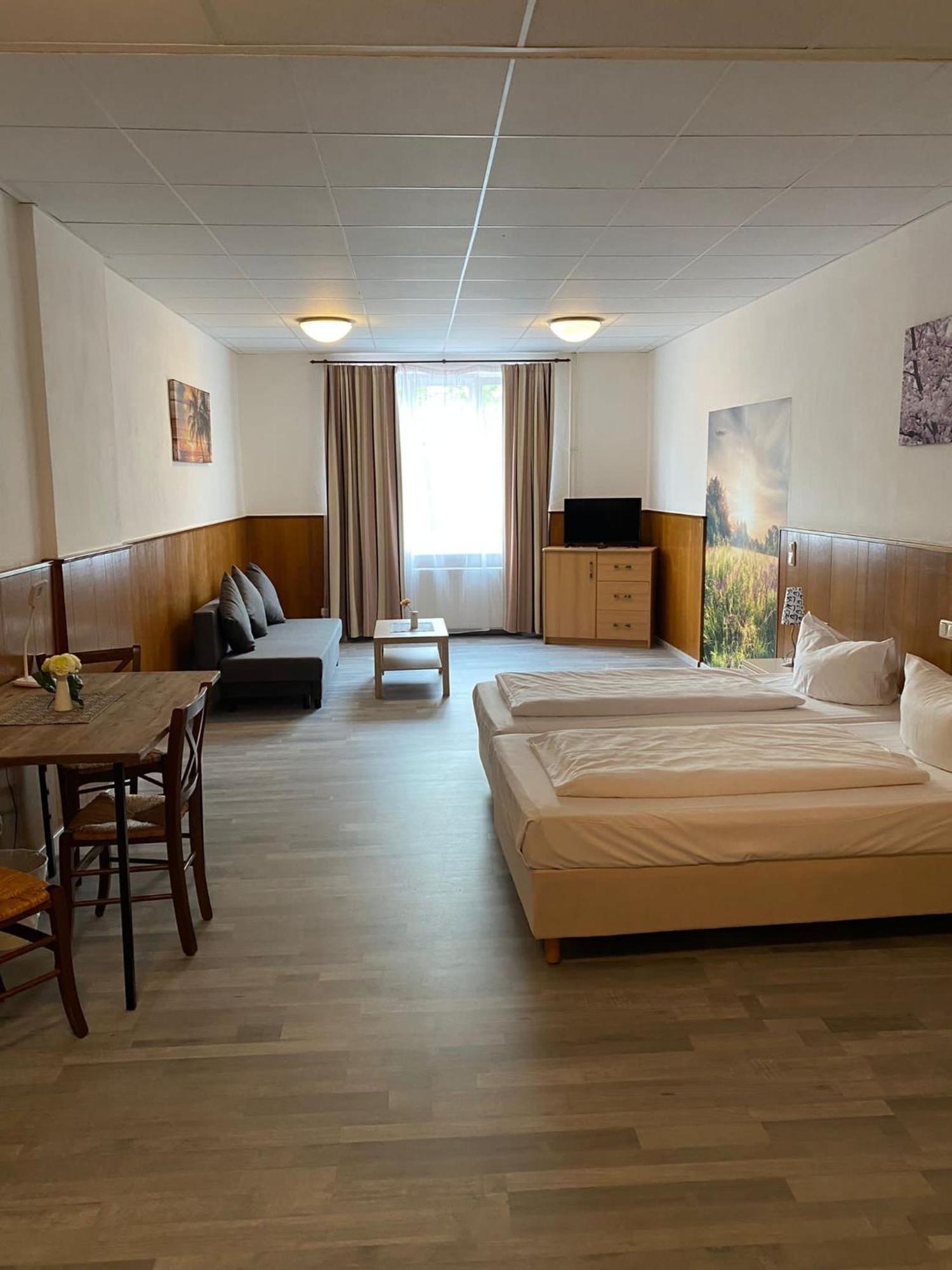 Hotel Sonne - Haus 2 Idstein Bagian luar foto